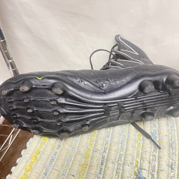 Under Armor, Mens Football/Soccer Cleats, black, size 12 very good condition - Picture 2 of 7